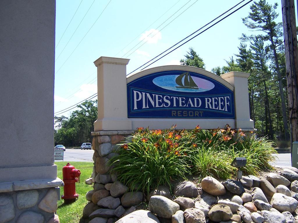 Pinestead Reef Resort Traverse City Exterior photo