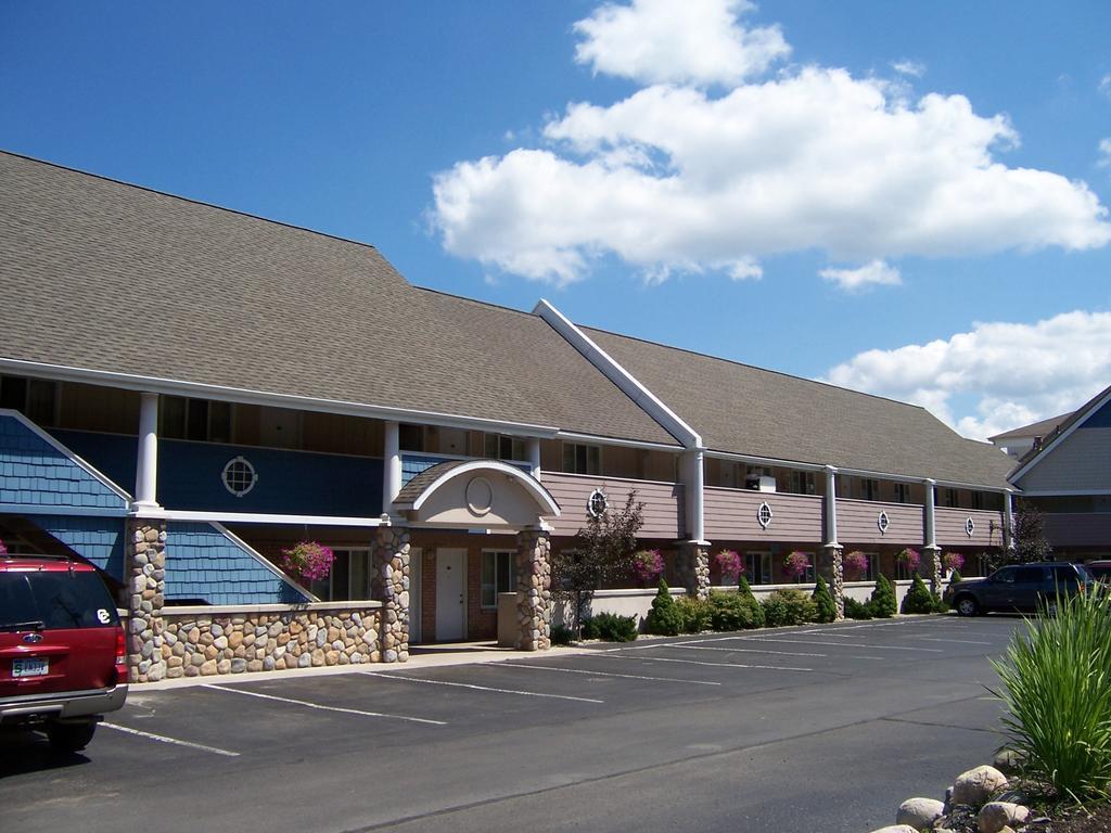 Pinestead Reef Resort Traverse City Exterior photo