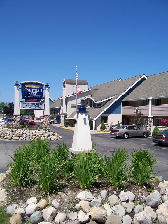 Pinestead Reef Resort Traverse City Exterior photo