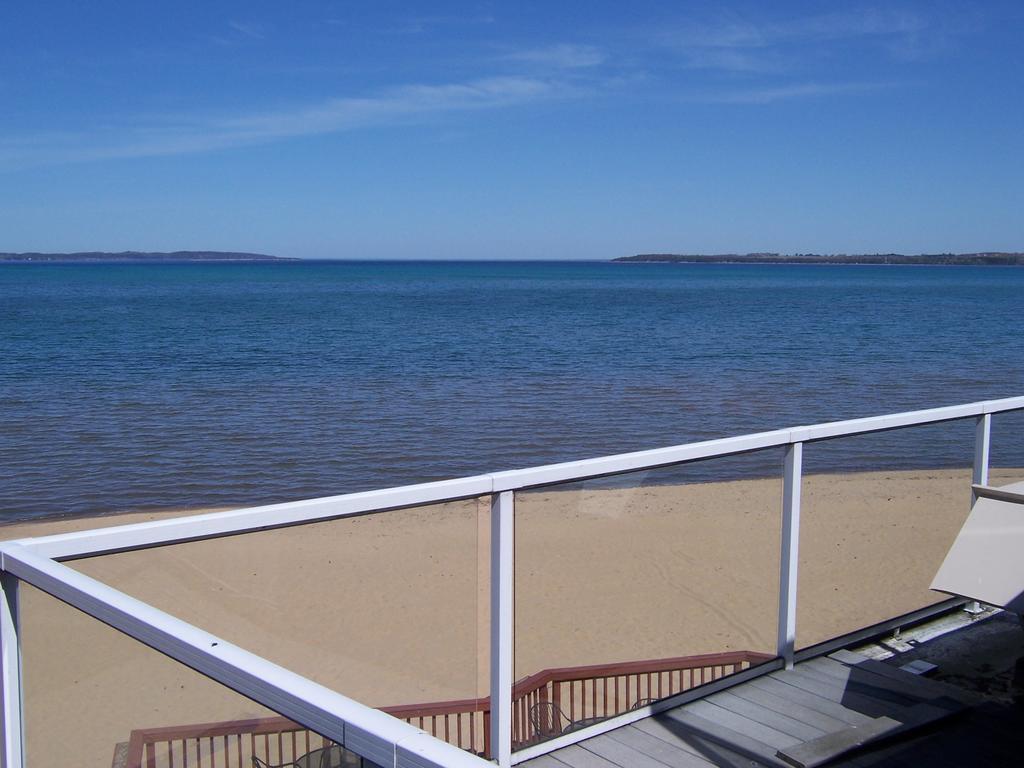 Pinestead Reef Resort Traverse City Exterior photo