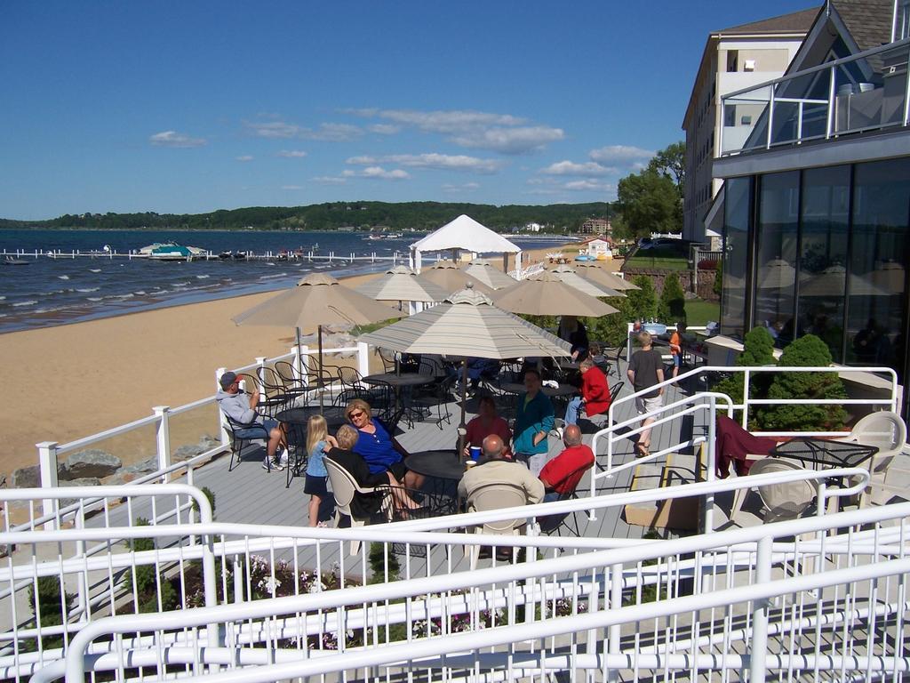 Pinestead Reef Resort Traverse City Exterior photo