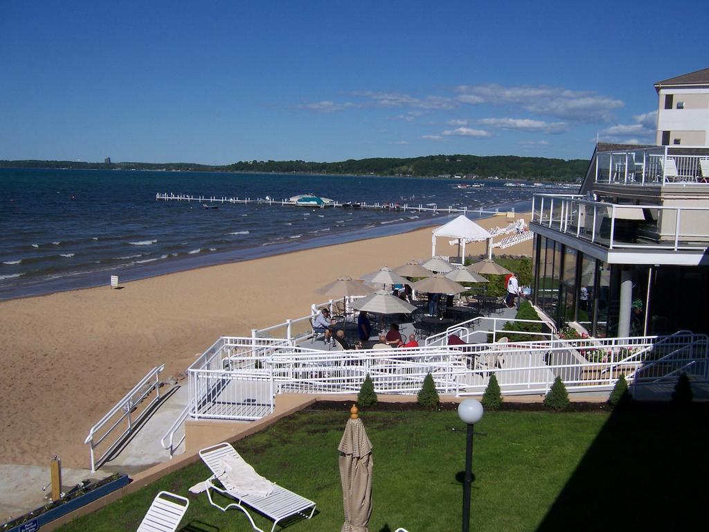 Pinestead Reef Resort Traverse City Exterior photo