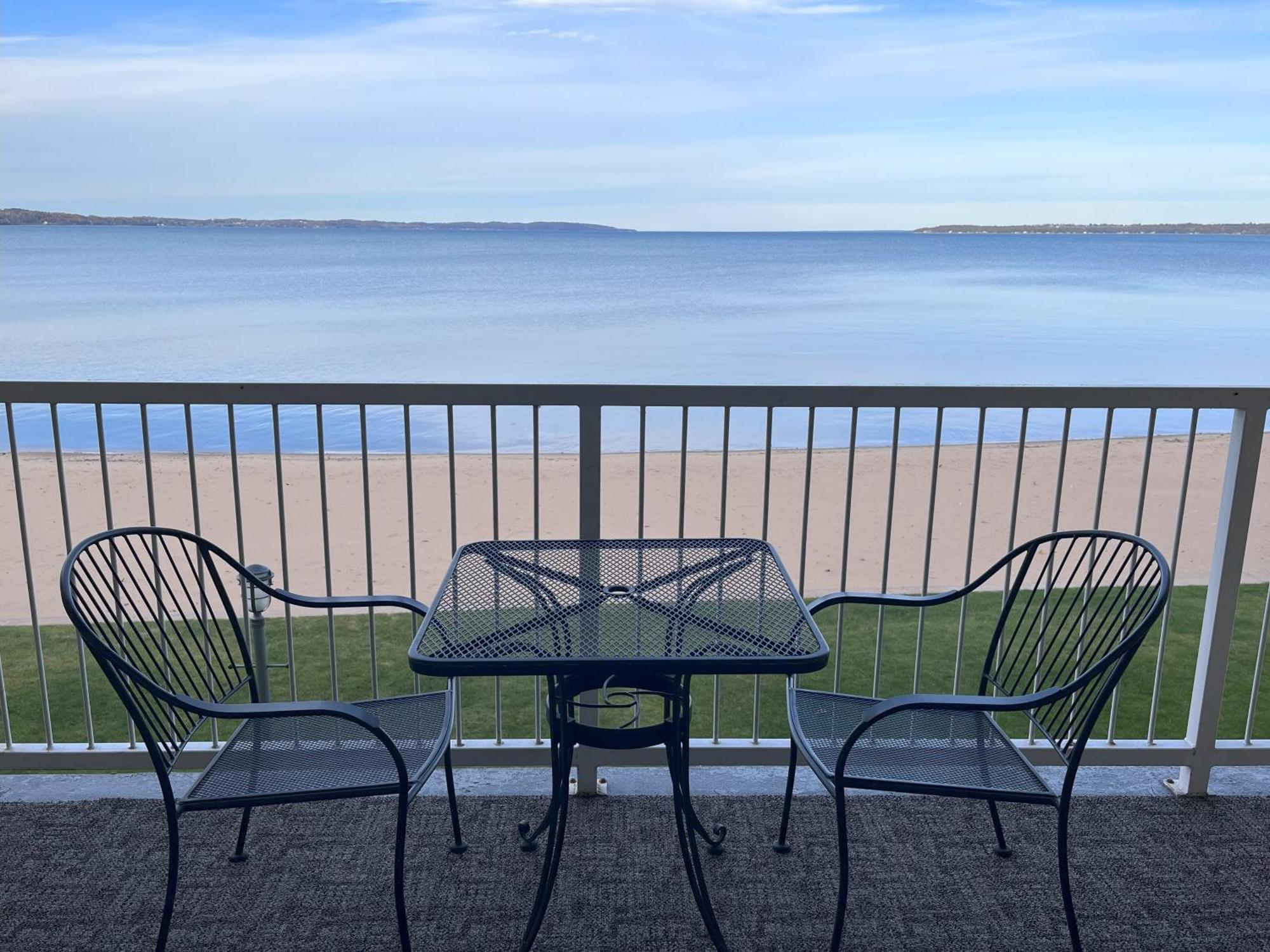 Pinestead Reef Resort Traverse City Exterior photo