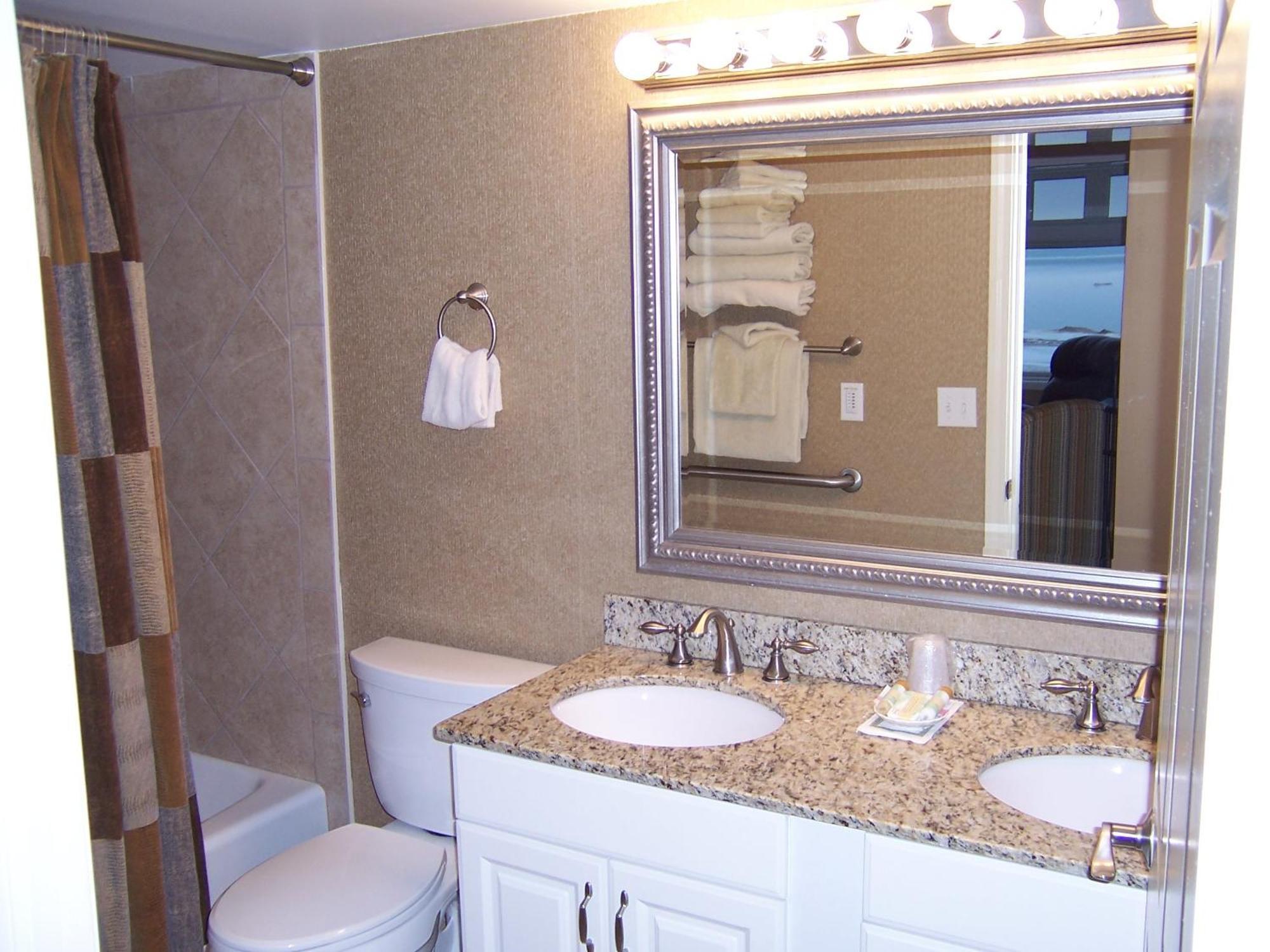 Pinestead Reef Resort Traverse City Room photo
