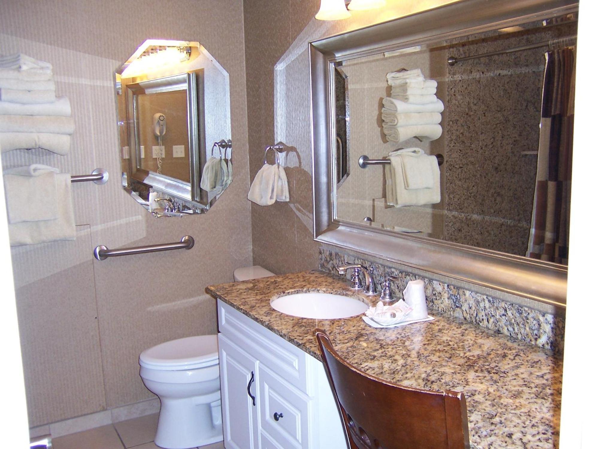 Pinestead Reef Resort Traverse City Room photo