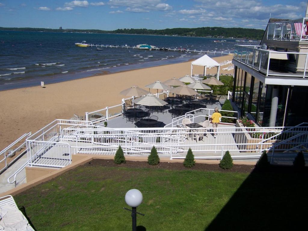 Pinestead Reef Resort Traverse City Exterior photo