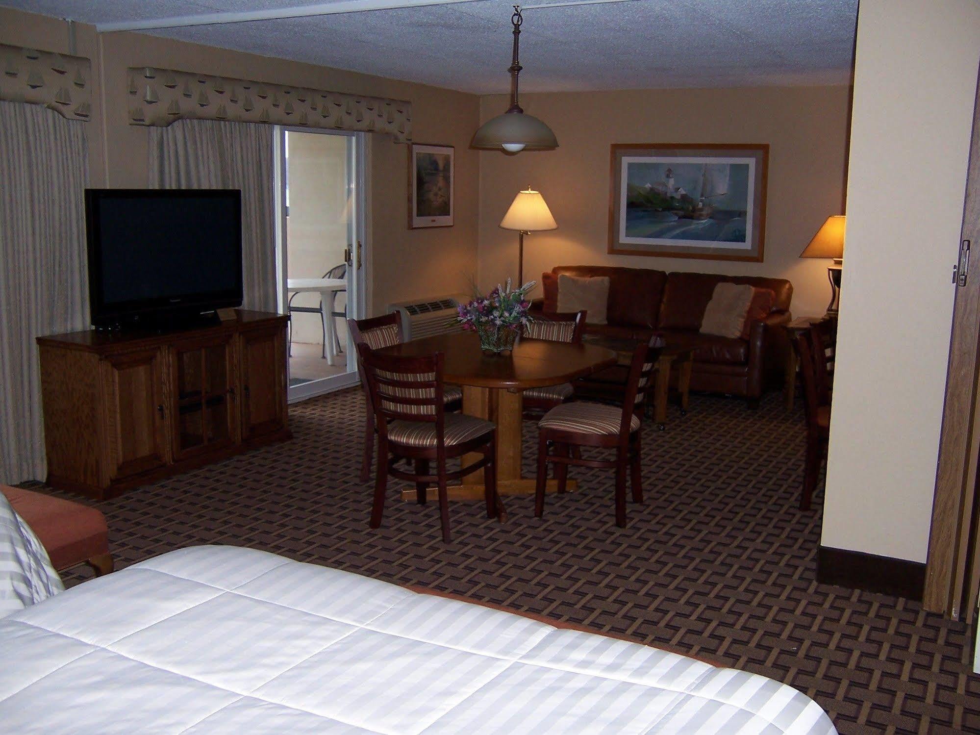 Pinestead Reef Resort Traverse City Exterior photo