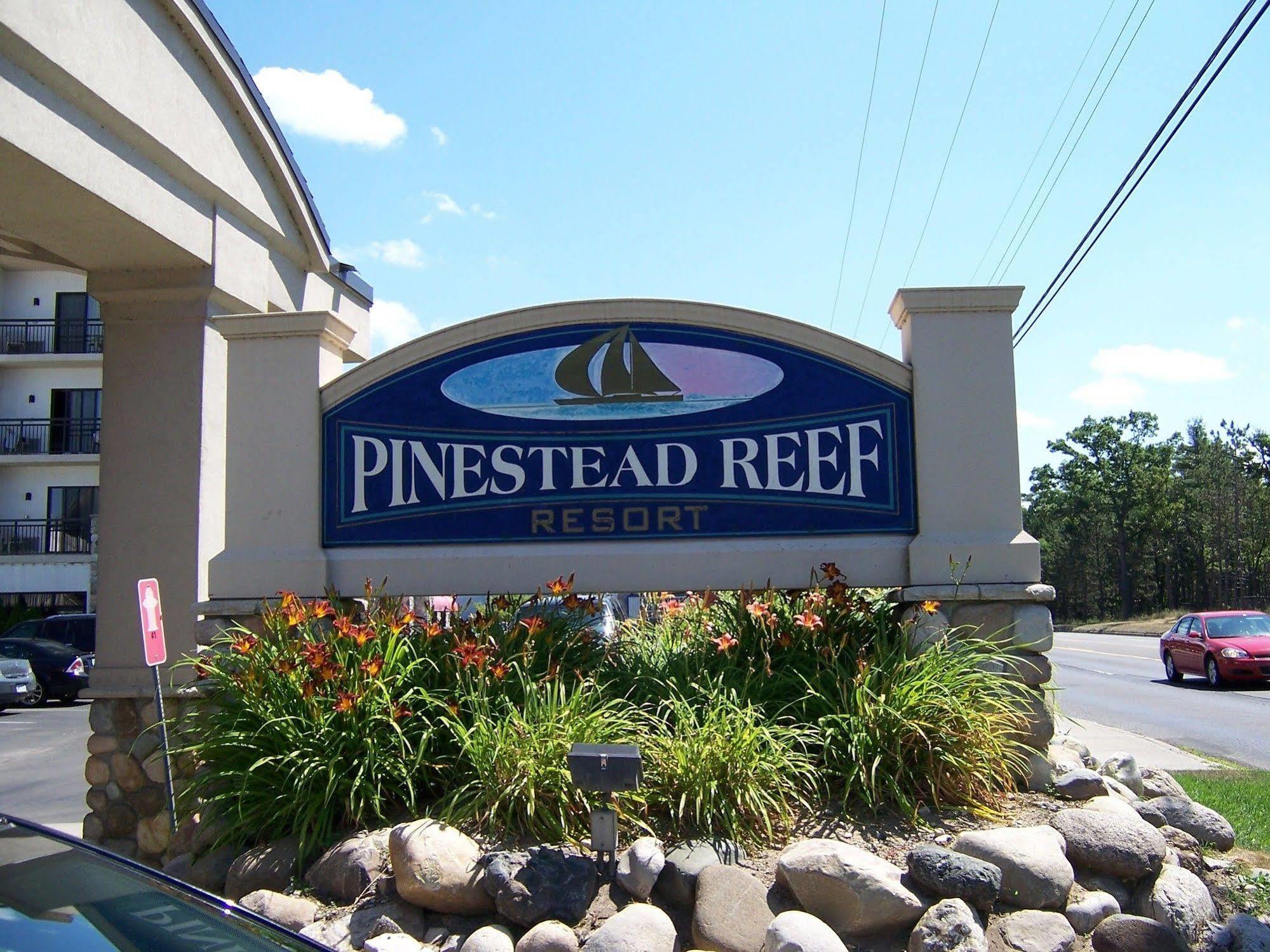 Pinestead Reef Resort Traverse City Exterior photo