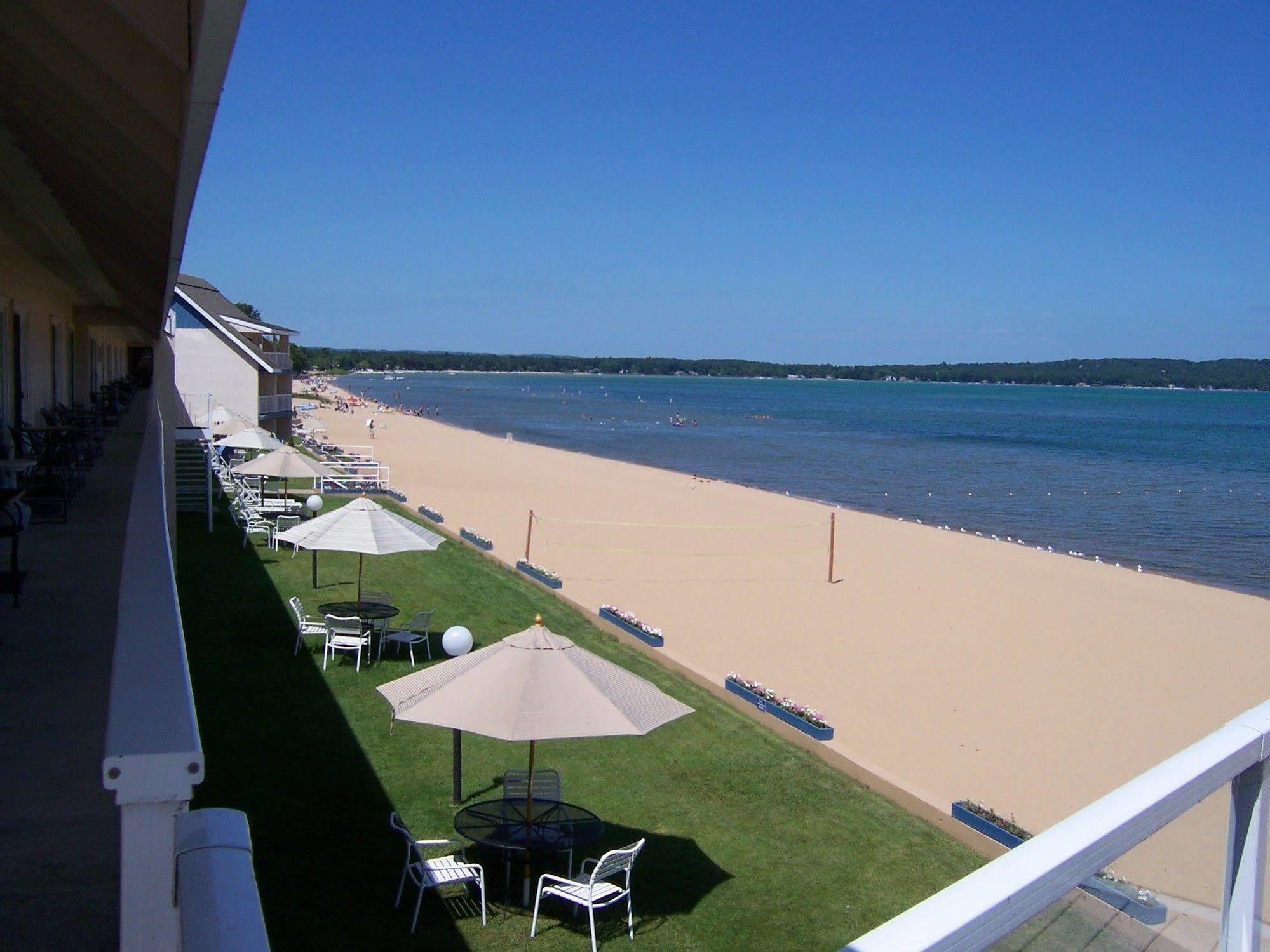 Pinestead Reef Resort Traverse City Exterior photo